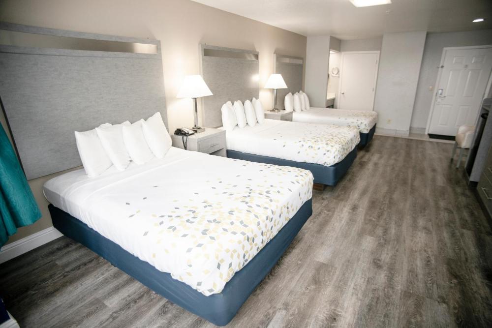Basic Triple Room interior