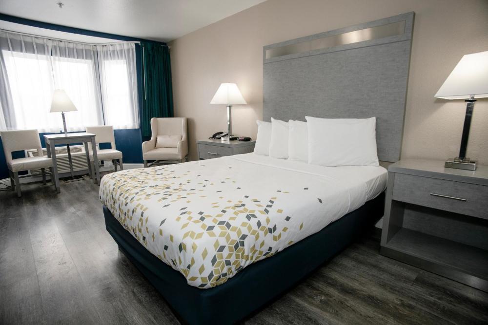 Queen Room interior
